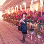 花の前で記念に