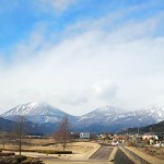 近くの橋の上から
